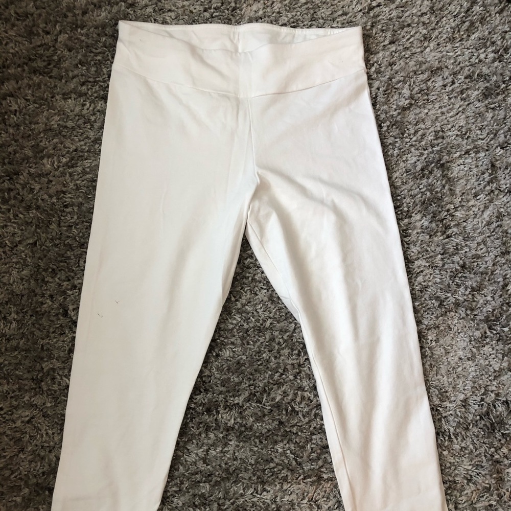 Simple high rise white leggings!